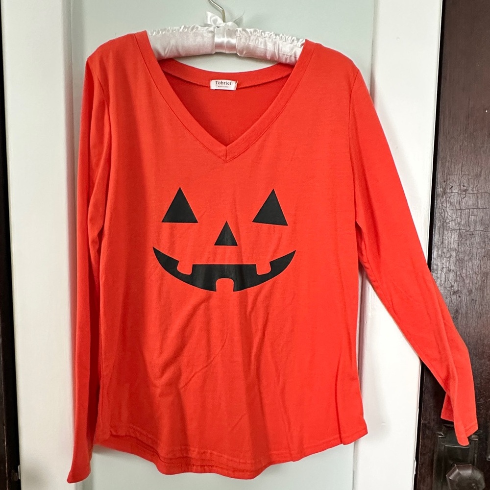 Tobrief brand Jack-o-lantern Halloween v-neck LS tee, women’s size med. #0060